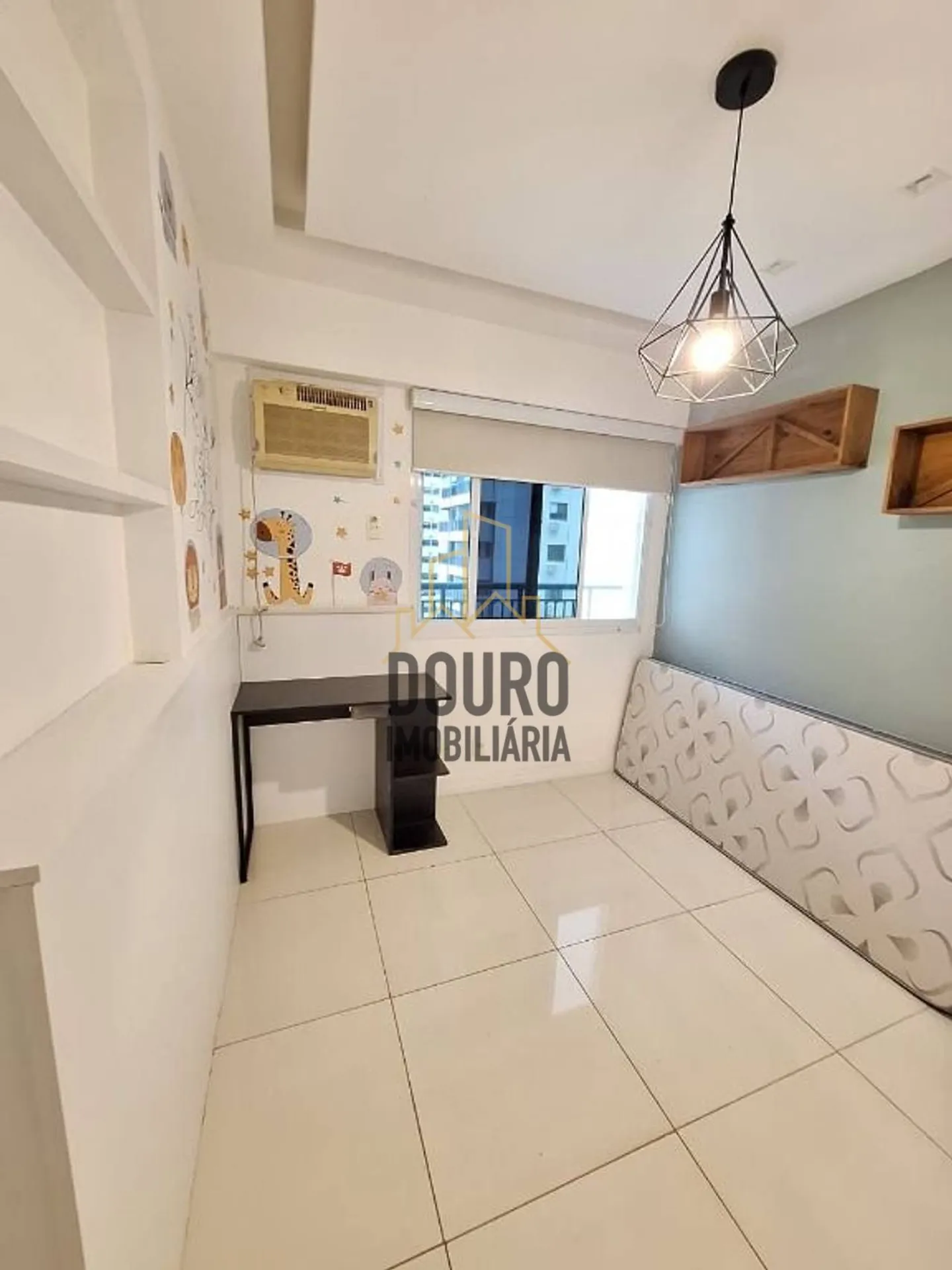 Furnished 2-bedroom apartment with enclosed balcony — photo 9