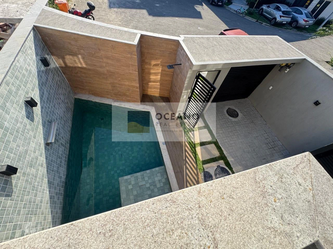 4-bedroom house with a grill on the balcony — photo 17