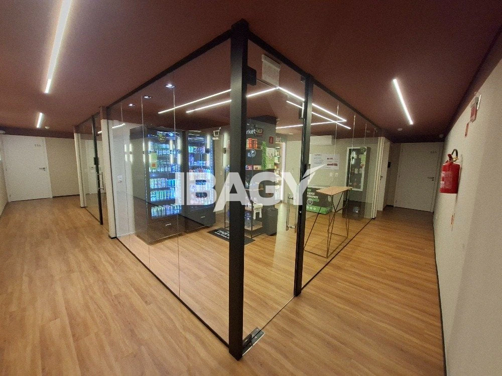 30 m² apartment with 1 bedroom and tall windows — photo 18