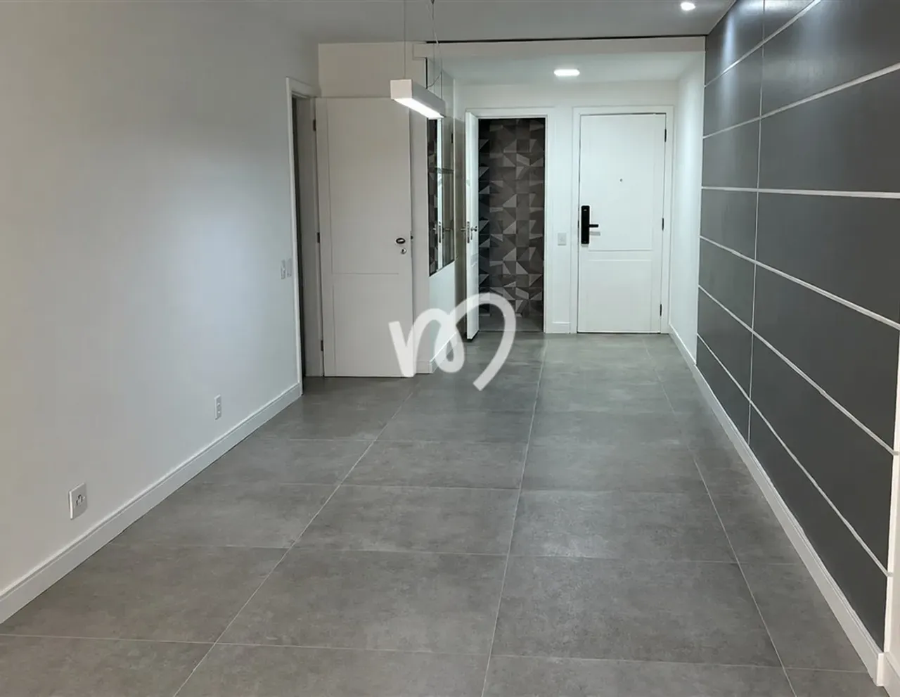 Walk-in closet in a 3-bedroom apartment, 101 m² — photo 30