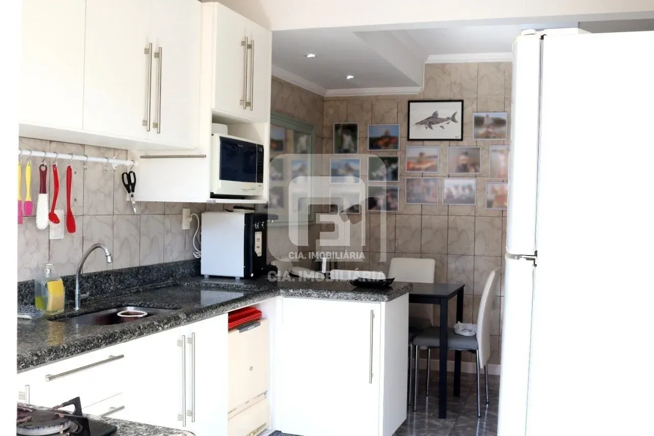 Мебльований будинок з 3 спальнями, 2 ванними і 1 місцем — photo 4