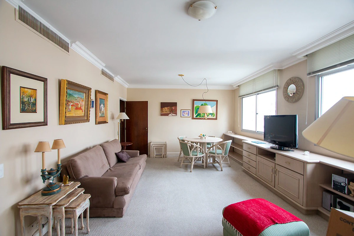 Glass-enclosed balcony in a 4-bedroom apartment, 382 m² — photo 24