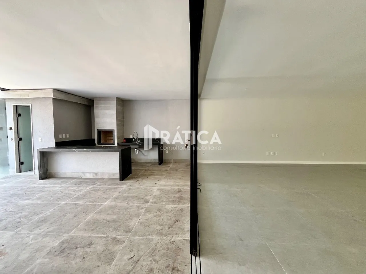 Casa padrão sem mobília com 4 quartos e 5 banheiros — photo 4