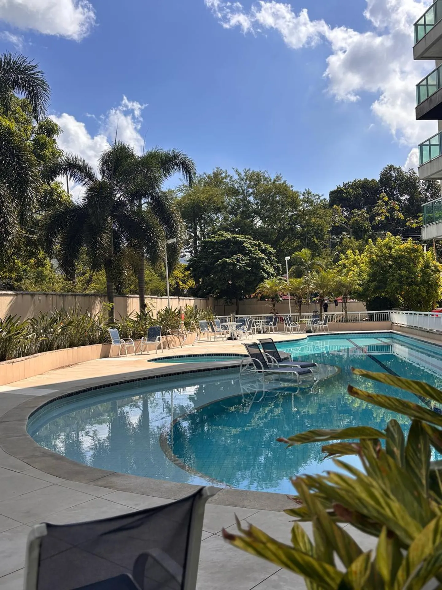 Apartamento com 2 quartos e varanda fechada de vidro — photo 3