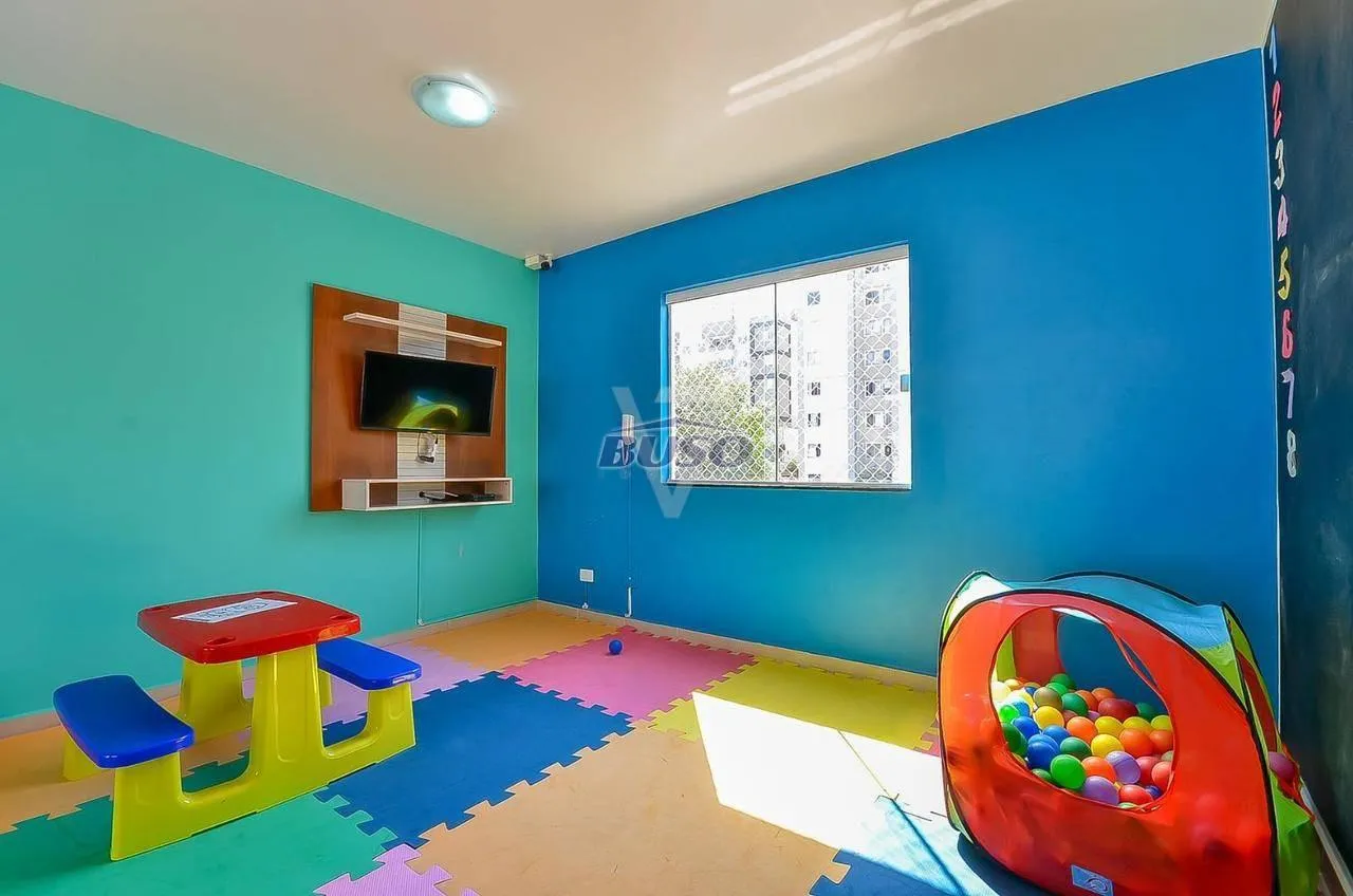 2-bedroom apartment with wood or laminate floors in Curitiba — photo 15