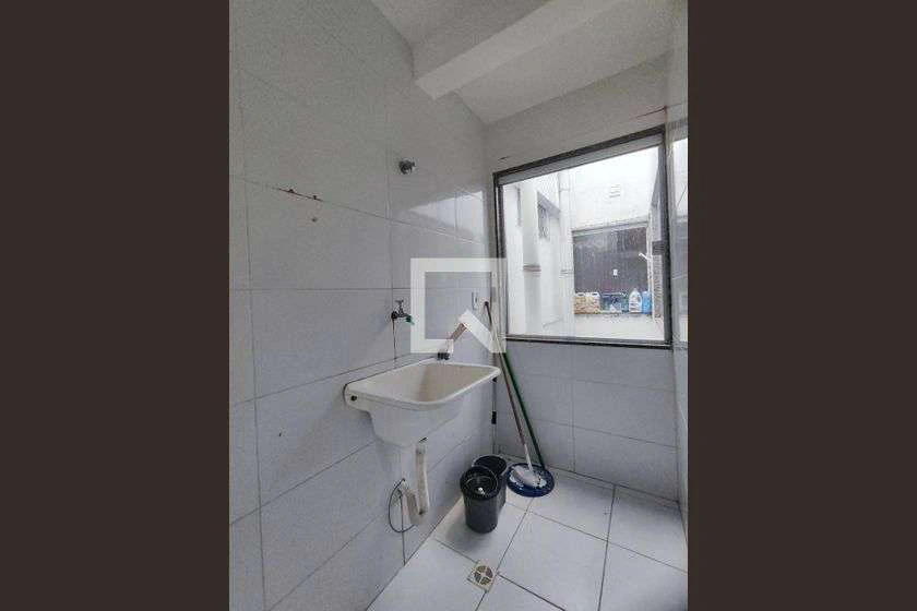 Apartamento de 1 dormitorio con balcón y cocina abierta — photo 11