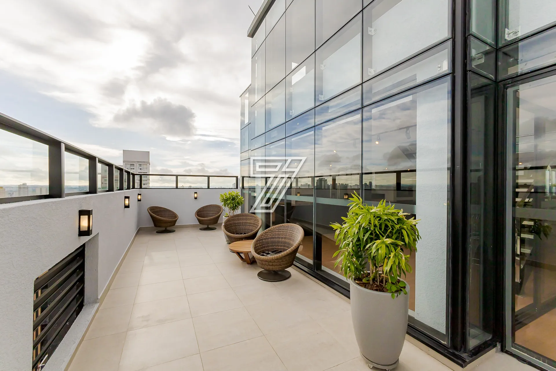 Floor-to-ceiling windows in a one-bedroom apartment, 29 m² — photo 28