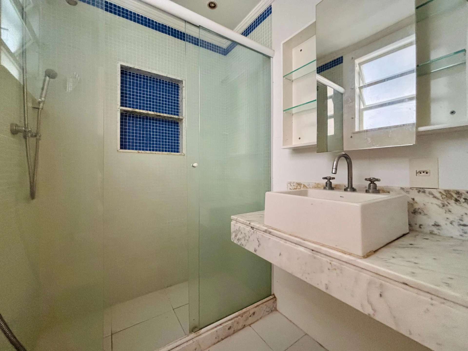 Apartamento mobiliado com 3 quartos e 2 banheiros — photo 15