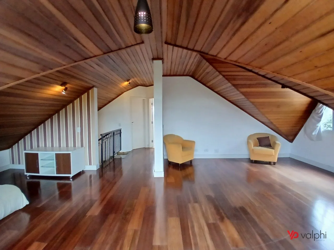 4-bedroom house with a grill on the balcony — photo 67