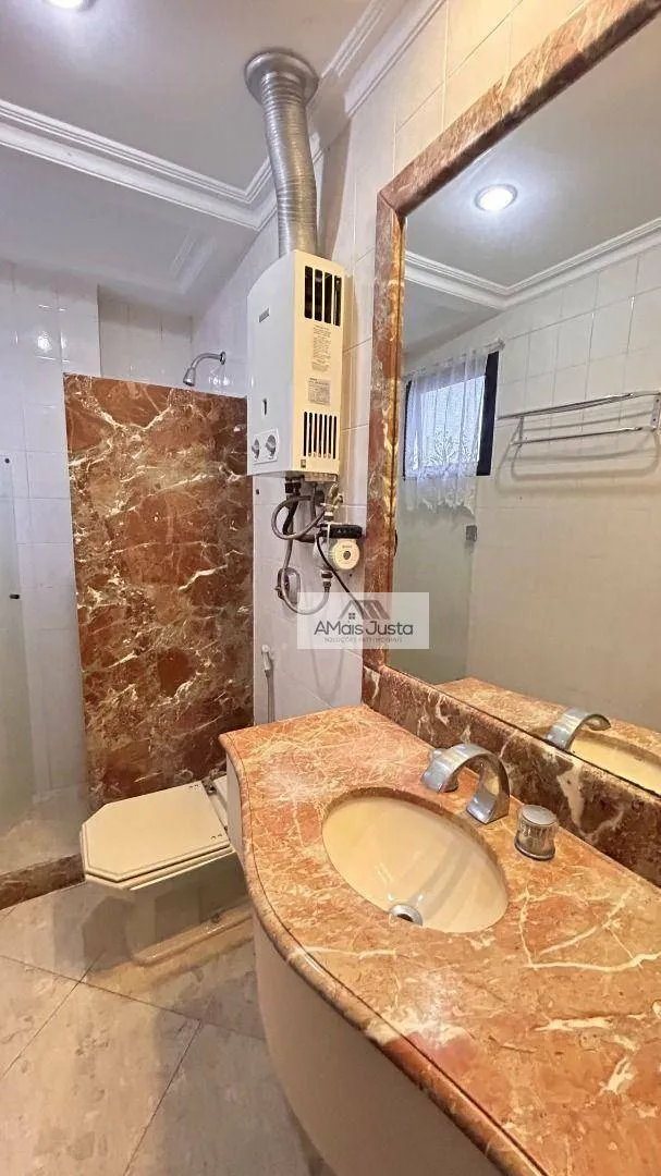 4-bedroom apartment in a building with a pool — photo 21