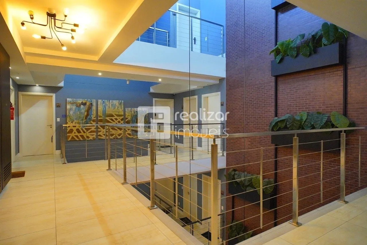 One-bedroom apartment in a building with a gym — photo 12
