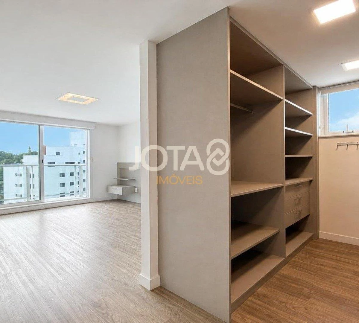 Bañera y 4 dormitorios: departamento de 323 m² — photo 22