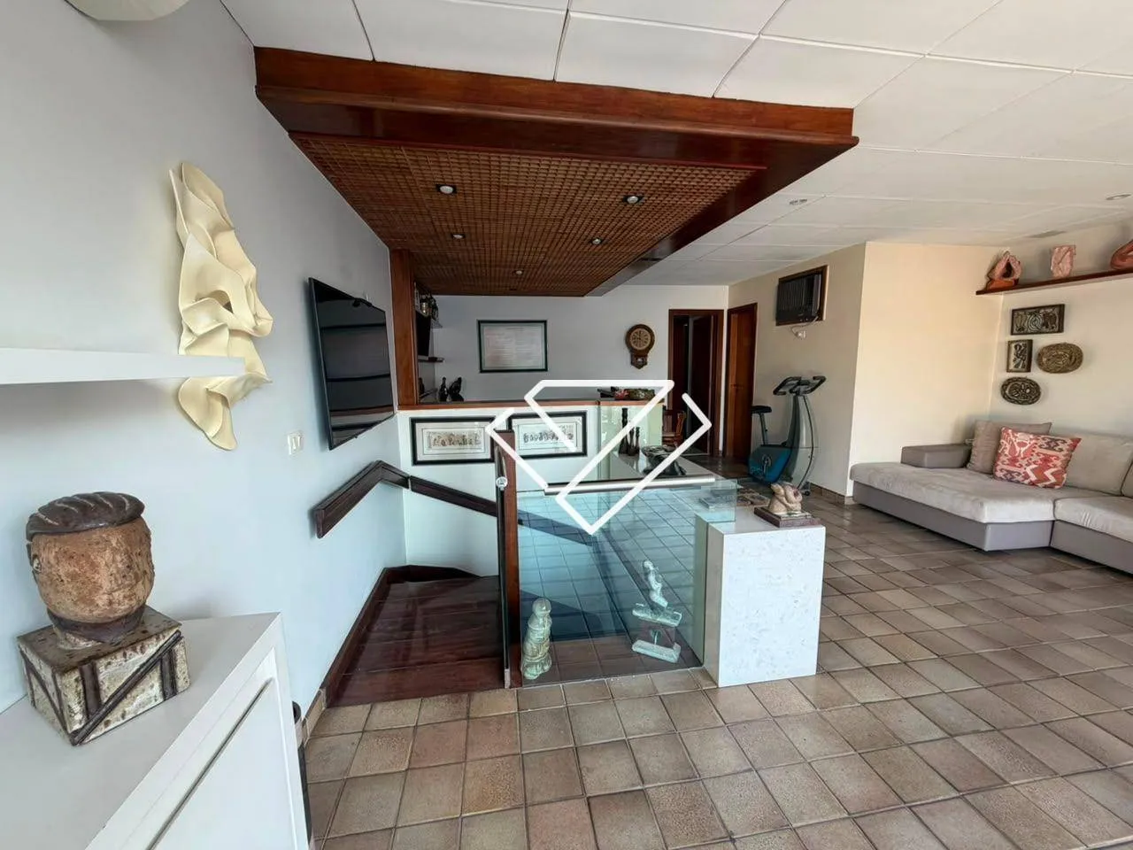 Penthouse with 3 bedrooms, 4 bathrooms and enclosed balcony — photo 17