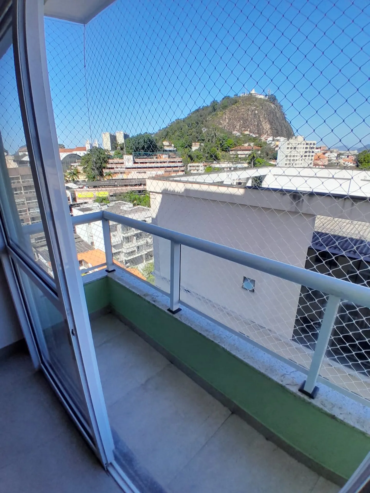 2-bedroom apartment with open-plan kitchen and balcony — photo 13