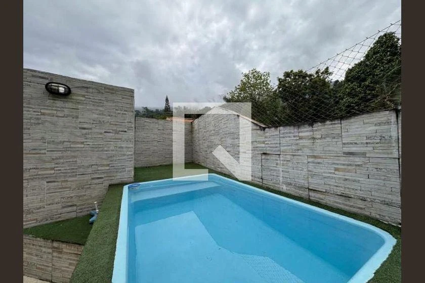 Balcony with a grill in a 2-bedroom house, 165 m² — photo 17