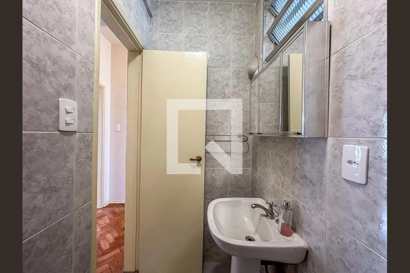 4-bedroom apartment with 3 bathrooms and 206 m² — photo 44