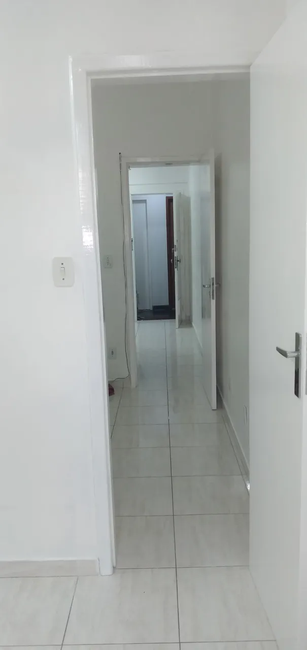 Unfurnished 1-bedroom apartment with elevator and glass shower — photo 17