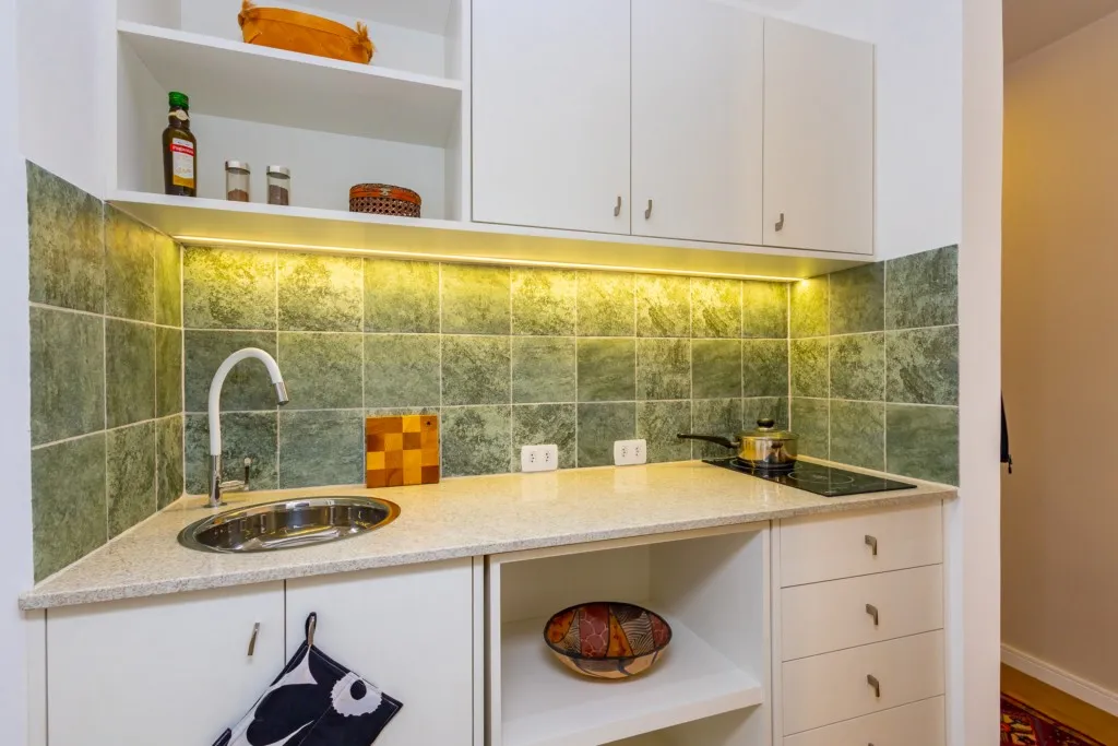 Furnished 31 m² studio with open-plan kitchen — photo 12