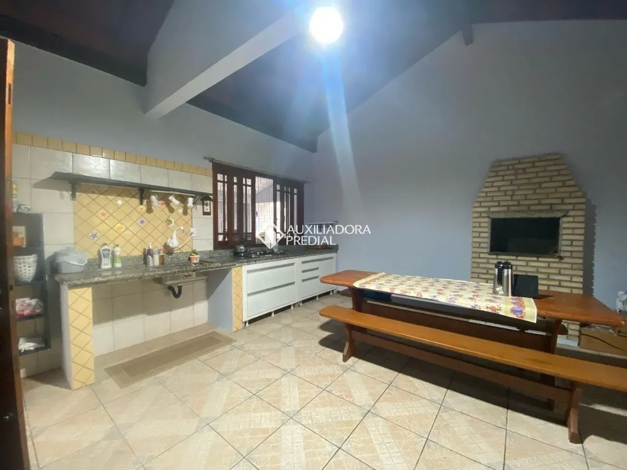 Rental house with 4 bedrooms and 3 total bathrooms