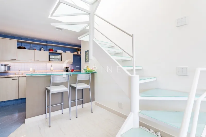 Furnished apartment, 189 m², with a grill on the balcony — photo 28