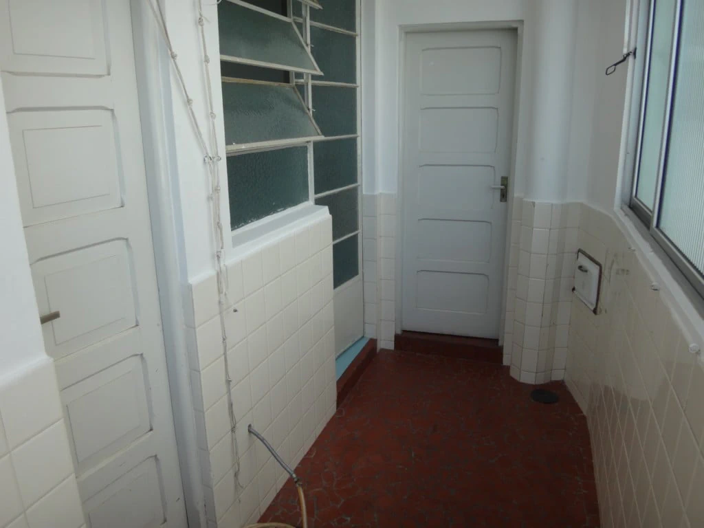 3-bedroom apartment with a bathtub in Curitiba — photo 19