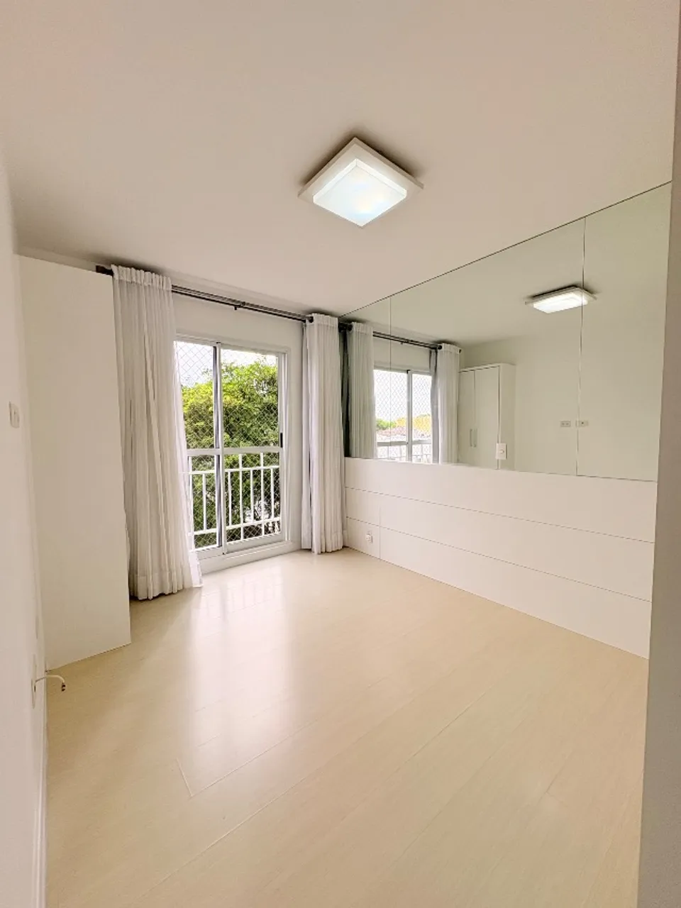 2-bedroom apartment in a building with a gym — photo 14