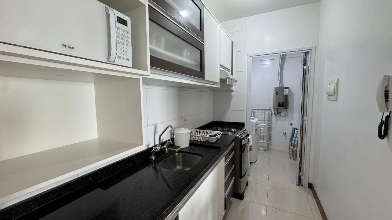 1-bedroom apartment with 69 m² and an open-plan kitchen — photo 2