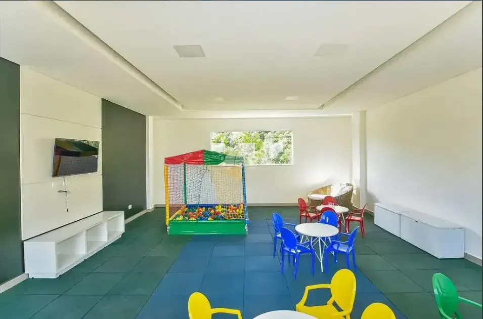 2-bedroom apartment in a building with a gym — photo 16