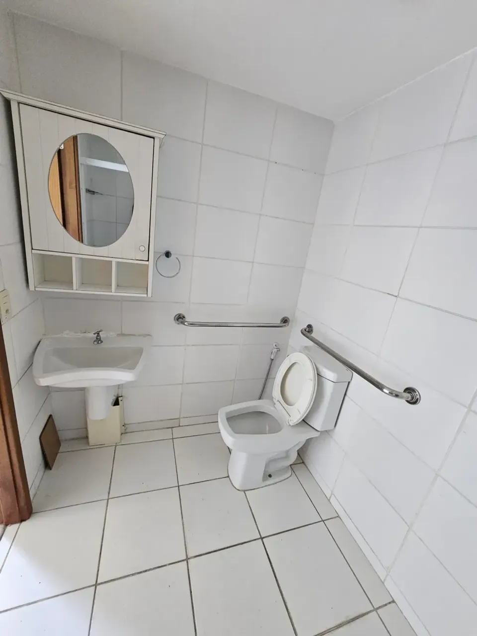 1-bedroom apartment with a balcony and a glass shower — photo 7
