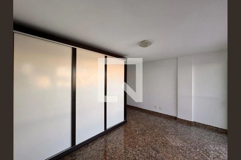 4 quartos e banheira: apartamento de 233 m² — photo 27