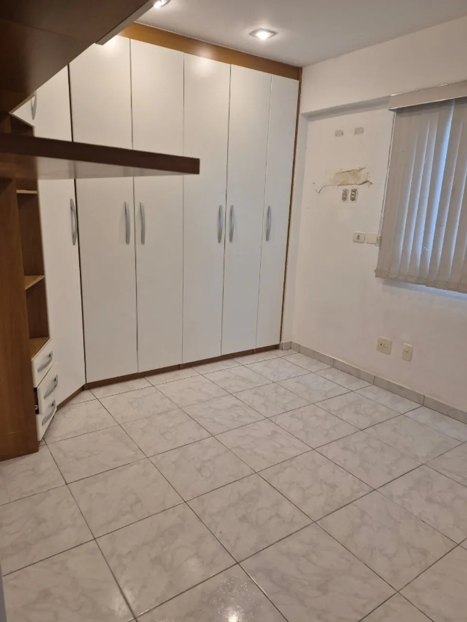 2-bedroom apartment in a building with a gym — photo 16