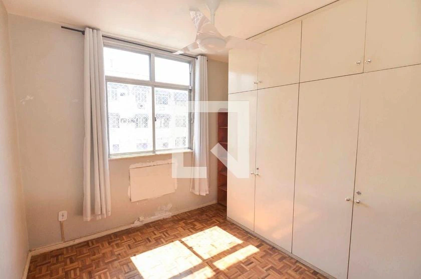 2-bedroom apartment with wood or laminate floors — photo 8