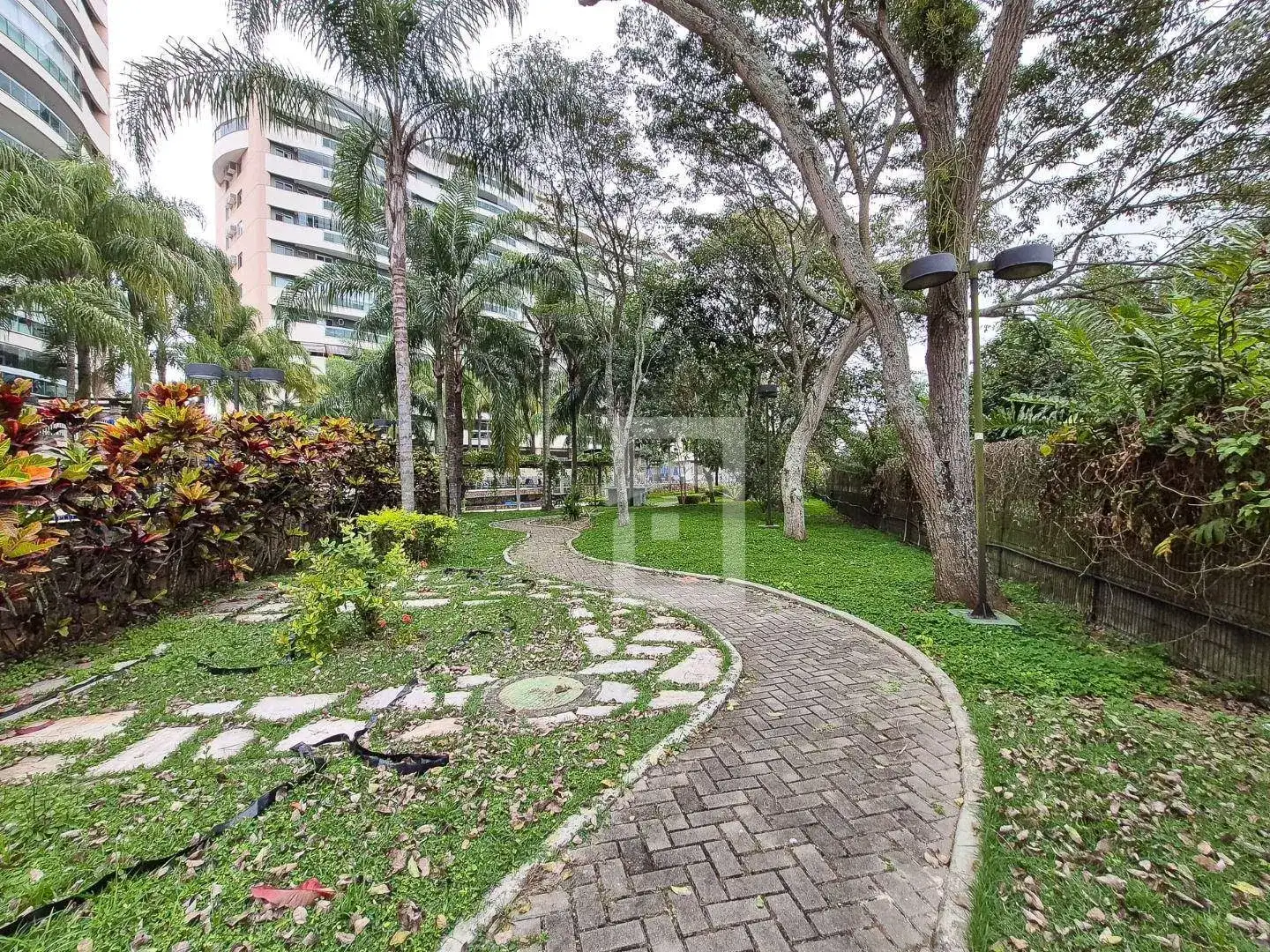 Furnished 235 m² apartment with 4 bedrooms — photo 26