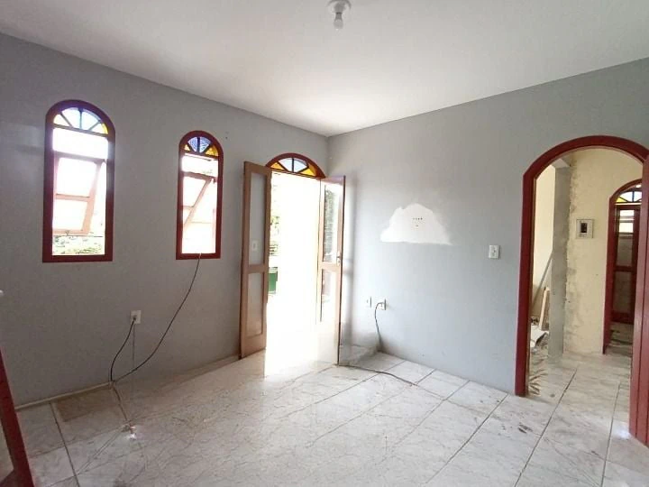 Casa sin amueblar con 2 dormitorios y balcón — photo 4