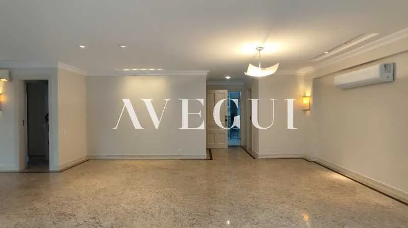 165 m² apartment with 3 bedrooms, 5 baths, and balcony — photo 7