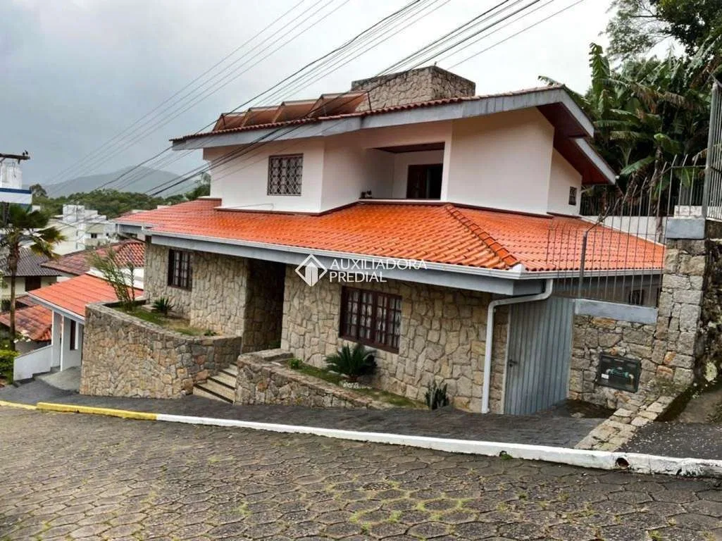 Casa sin amueblar con 5 dormitorios y 285 m² — photo 3
