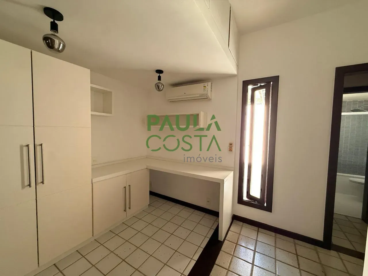 Furnished house with 5 bedrooms and 756 m² plus 4 parking — photo 37
