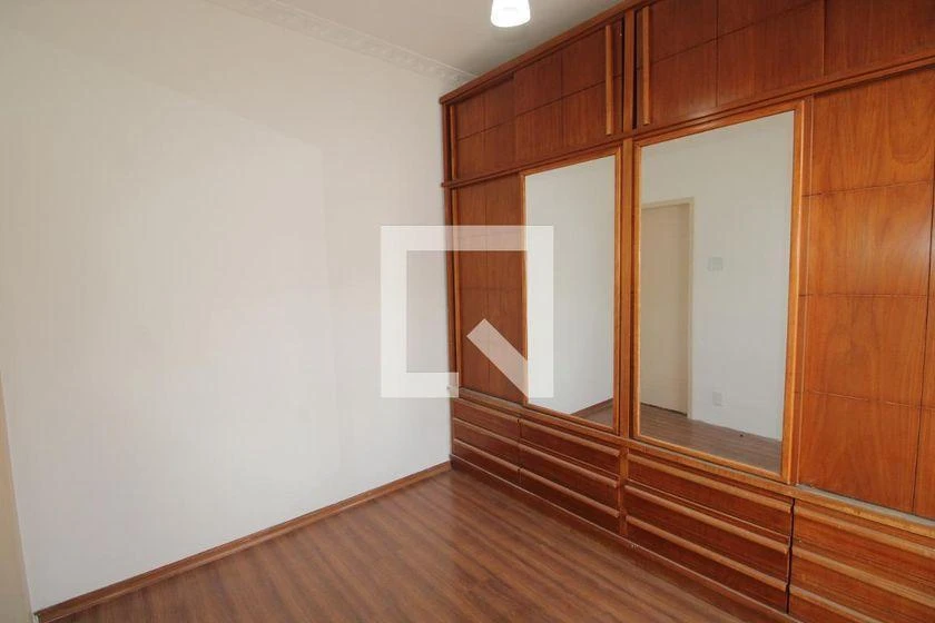 Apartamento com piso de madeira ou laminado, Pilares — photo 9
