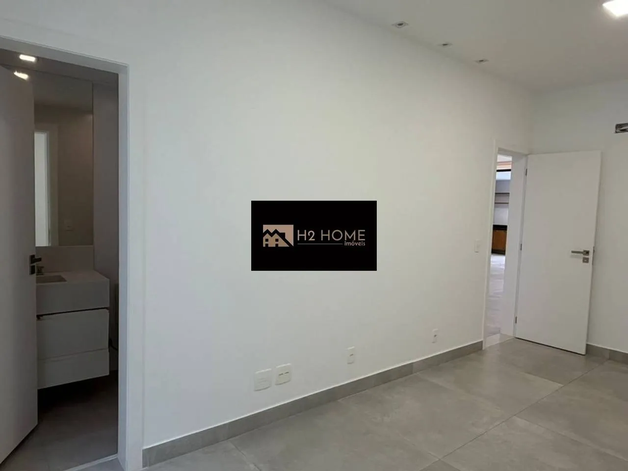 Garden in a 4-bedroom house, 290 m² — photo 49