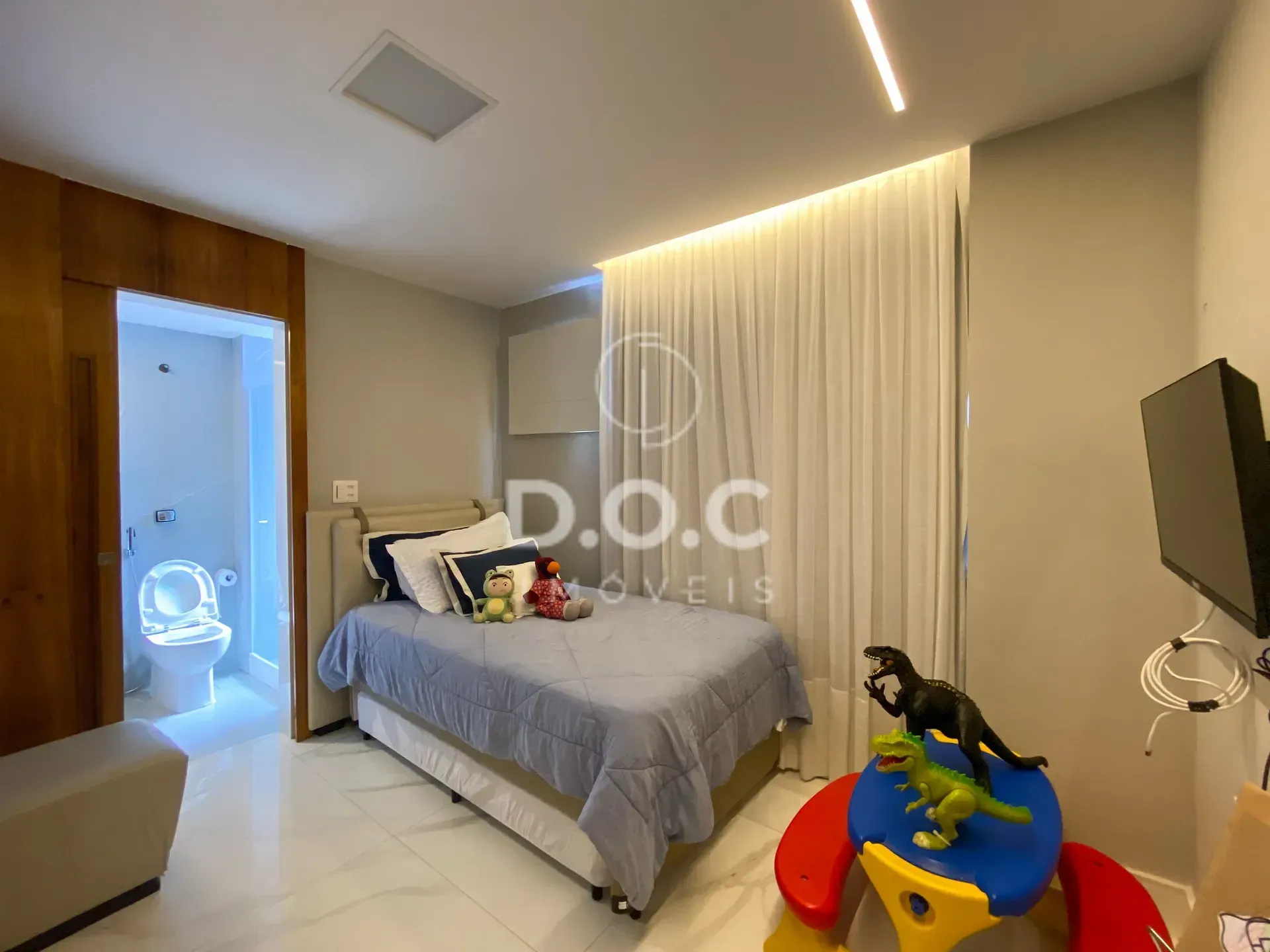 143 m² apartment with open-plan gas kitchen and 3 suites — photo 24