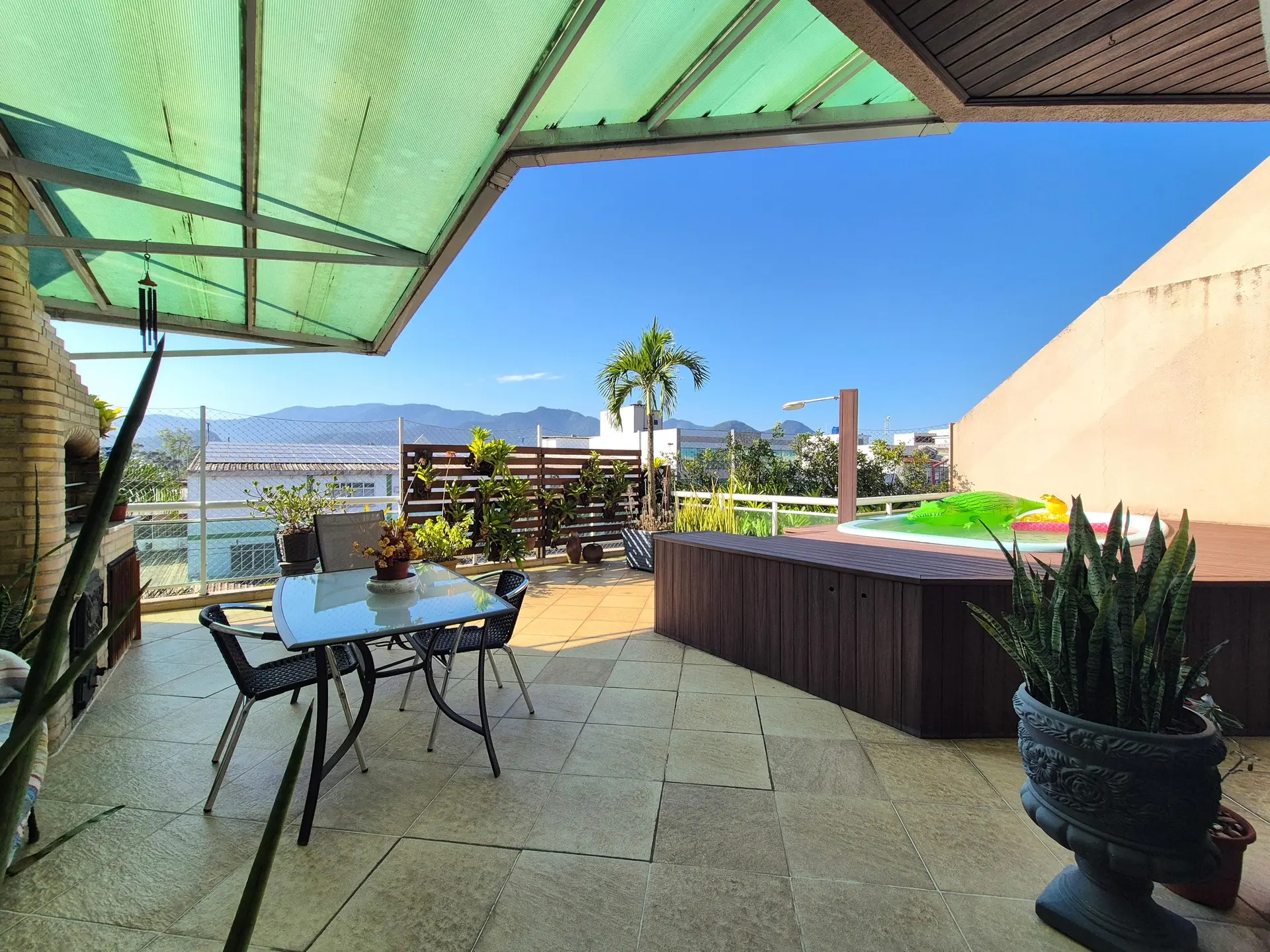 Mountain view in a 4-bedroom apartment, 265 m²