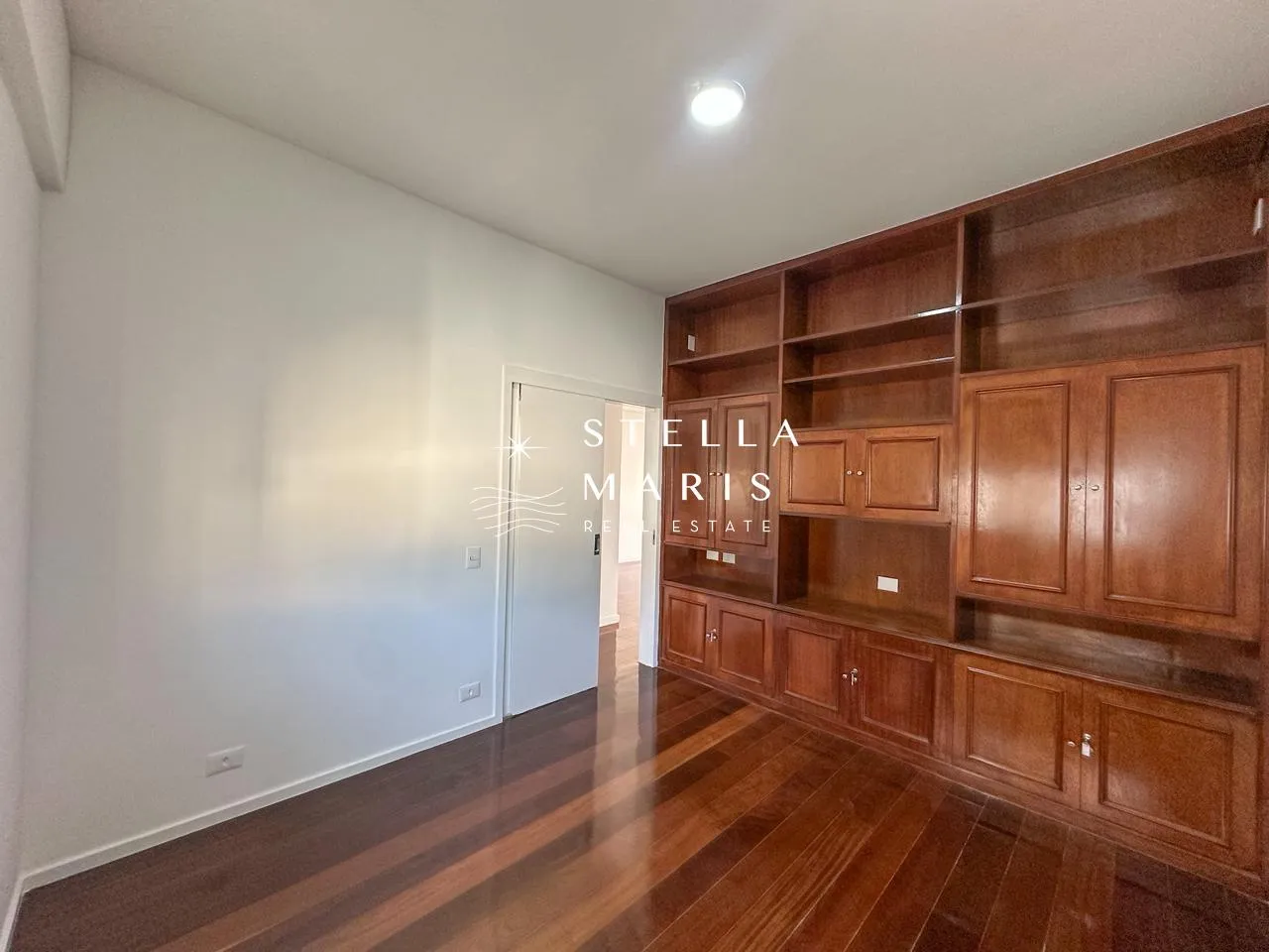 Apartment with 4 bedrooms, 4 bathrooms and a balcony — photo 14