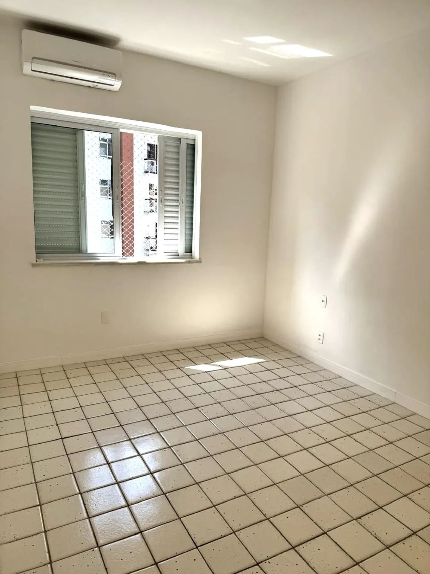 97 m² apartment with 2 bedrooms and 2 bathrooms — photo 5