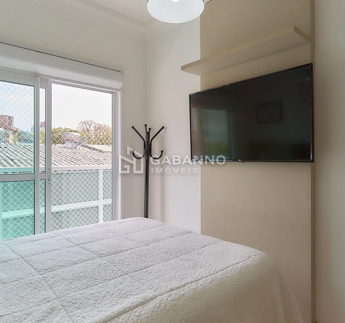 Furnished apartment, 69 m², with a glass-enclosed balcony — photo 12