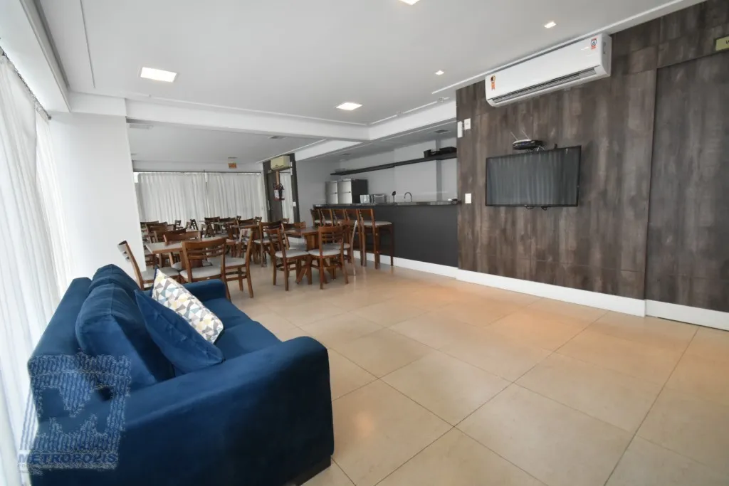 2-bedroom apartment with a mountain view in Florianópolis — photo 15