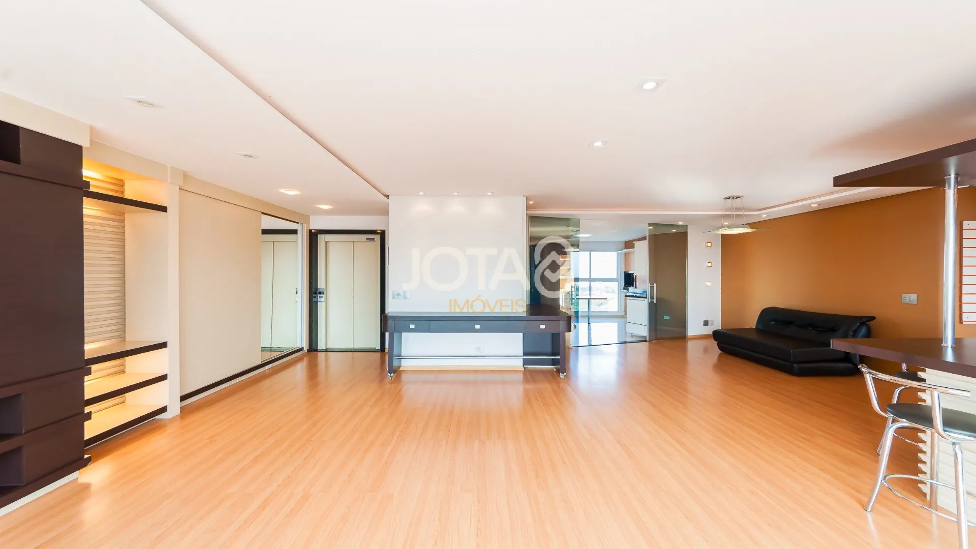 3 en-suite bedroom apartment with balcony and 267 m² — photo 4