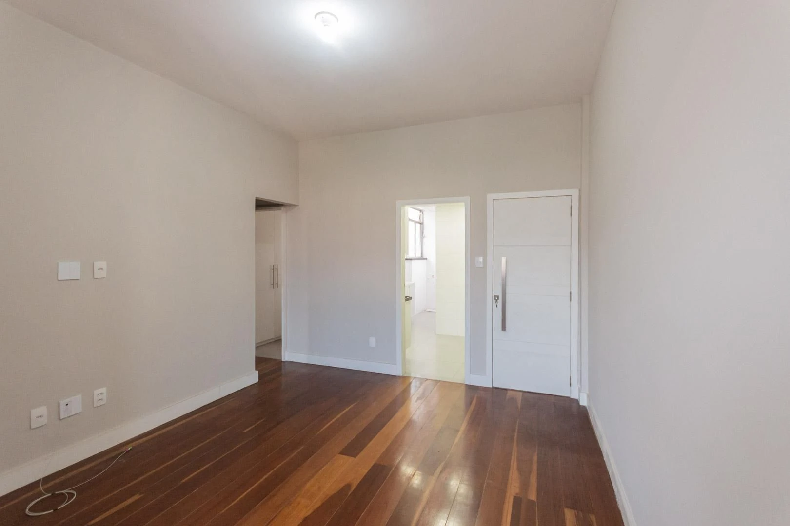 Wood or laminate floors in a 2-bedroom apartment, 64 m² — photo 18