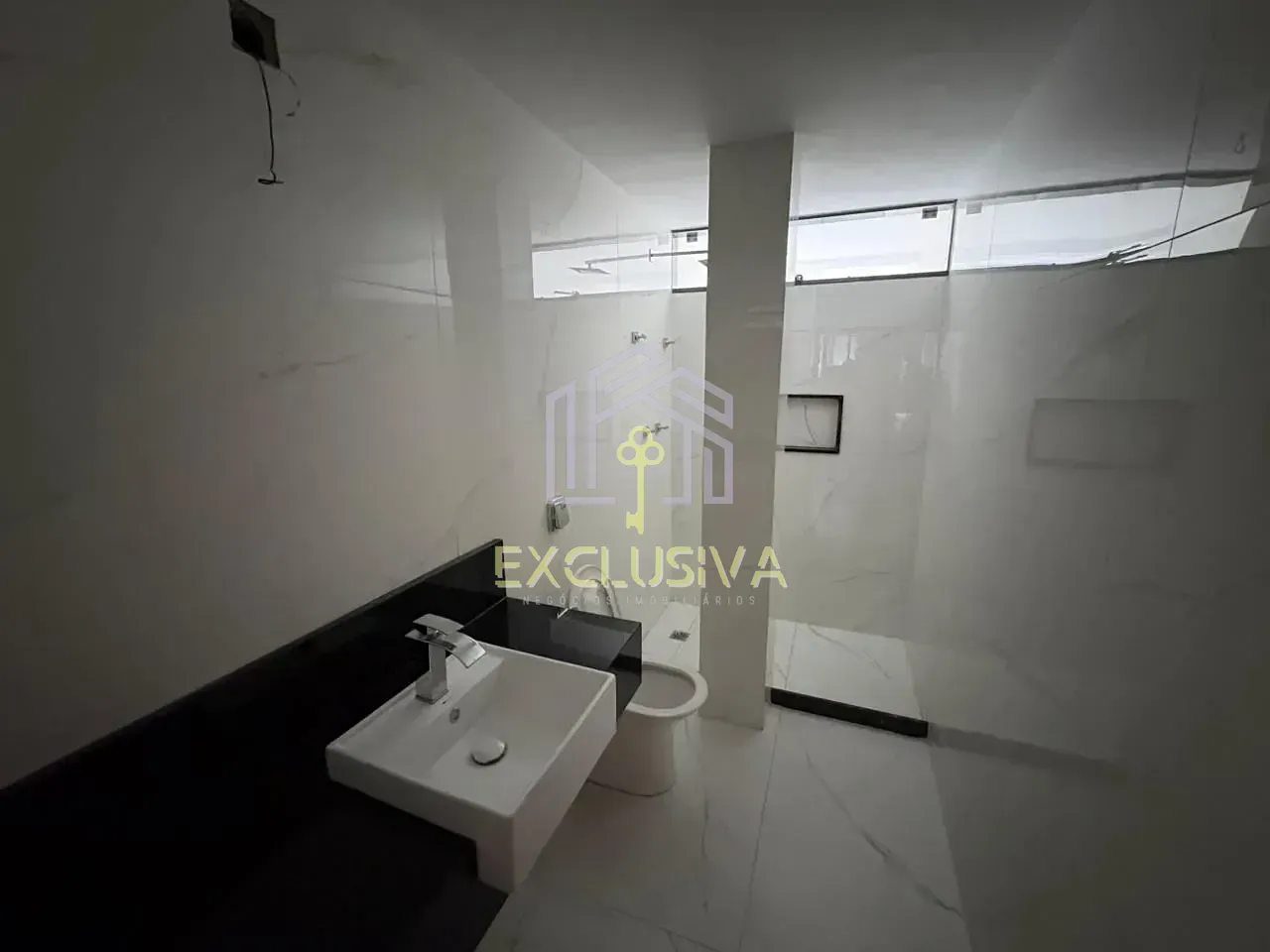 Triplex house with 5 bedrooms and 5 bathrooms — photo 18