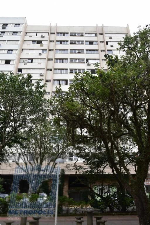 Деревянный пол или ламинат и 1 спальня: квартира 50 м² — photo 10
