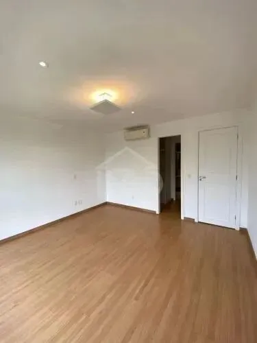 House with 4 bedrooms and 5 bathrooms, closed kitchen — photo 13
